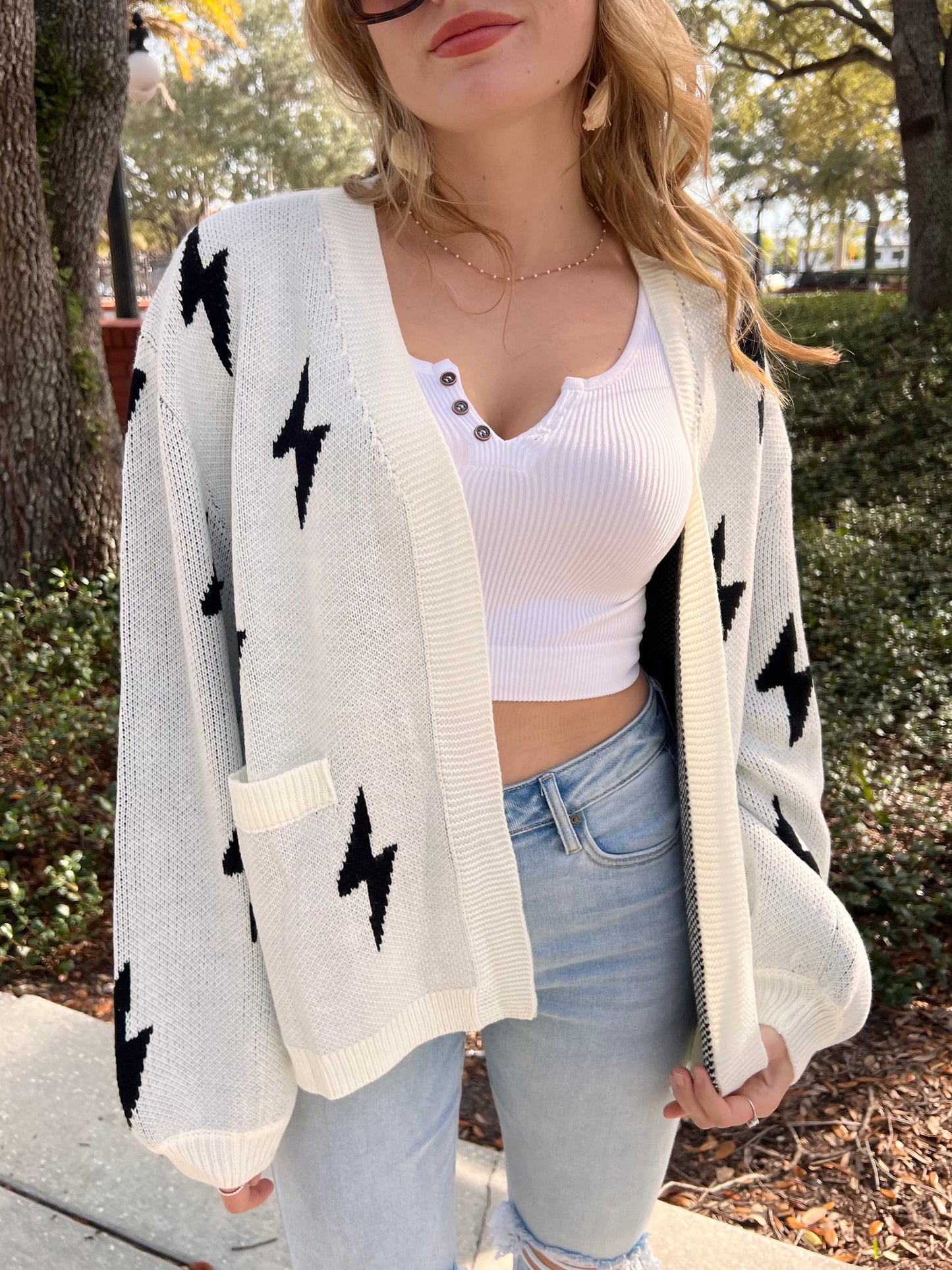 AMALIE BOLT CARDIGAN IN WHITE