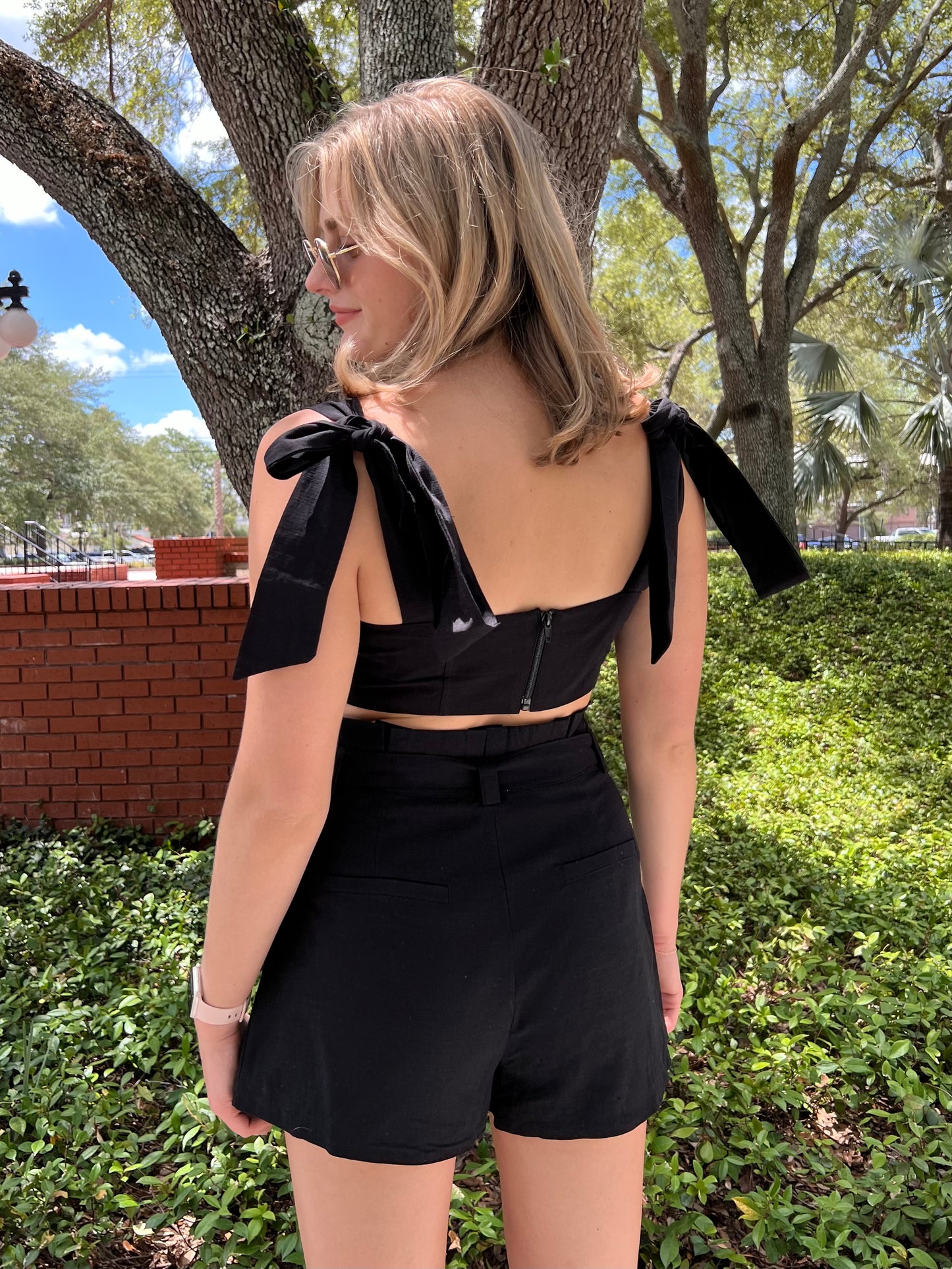 AMELIA CROP TOP IN BLACK