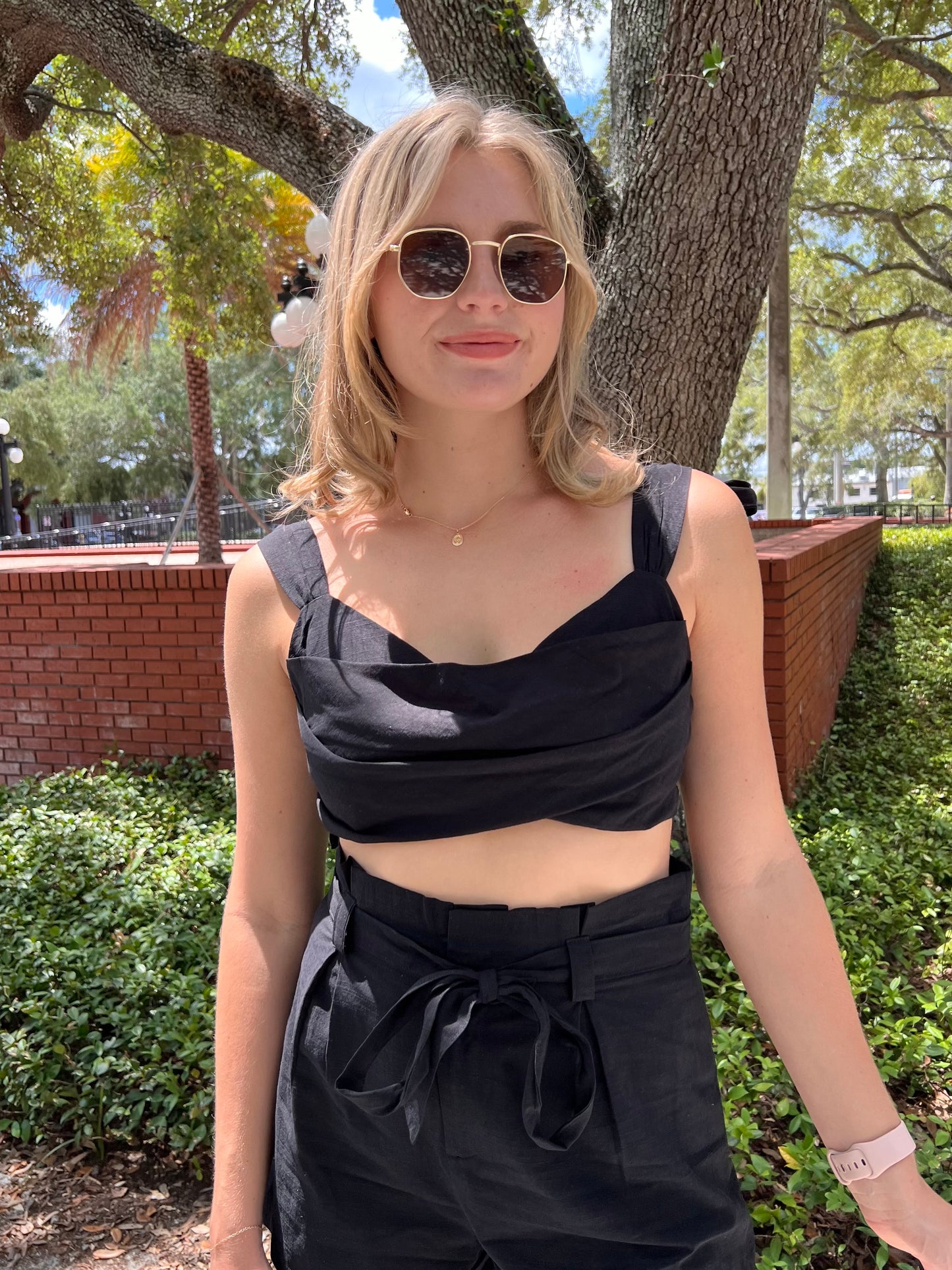 AMELIA CROP TOP IN BLACK