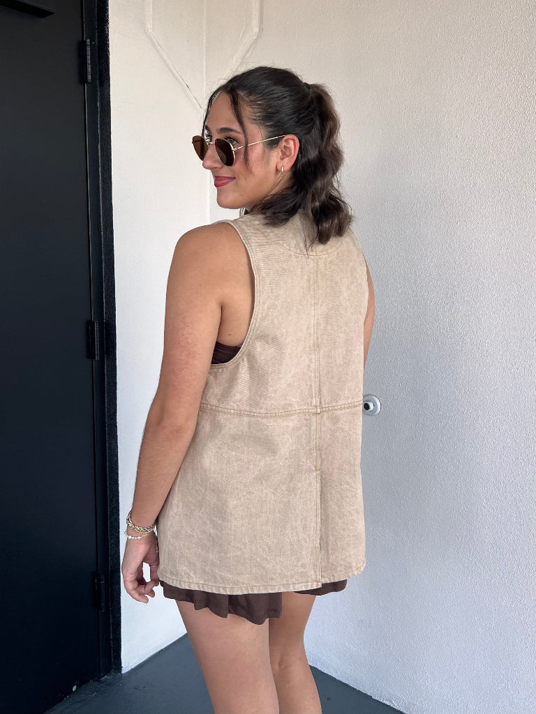 WYATT DENIM VEST IN SAND