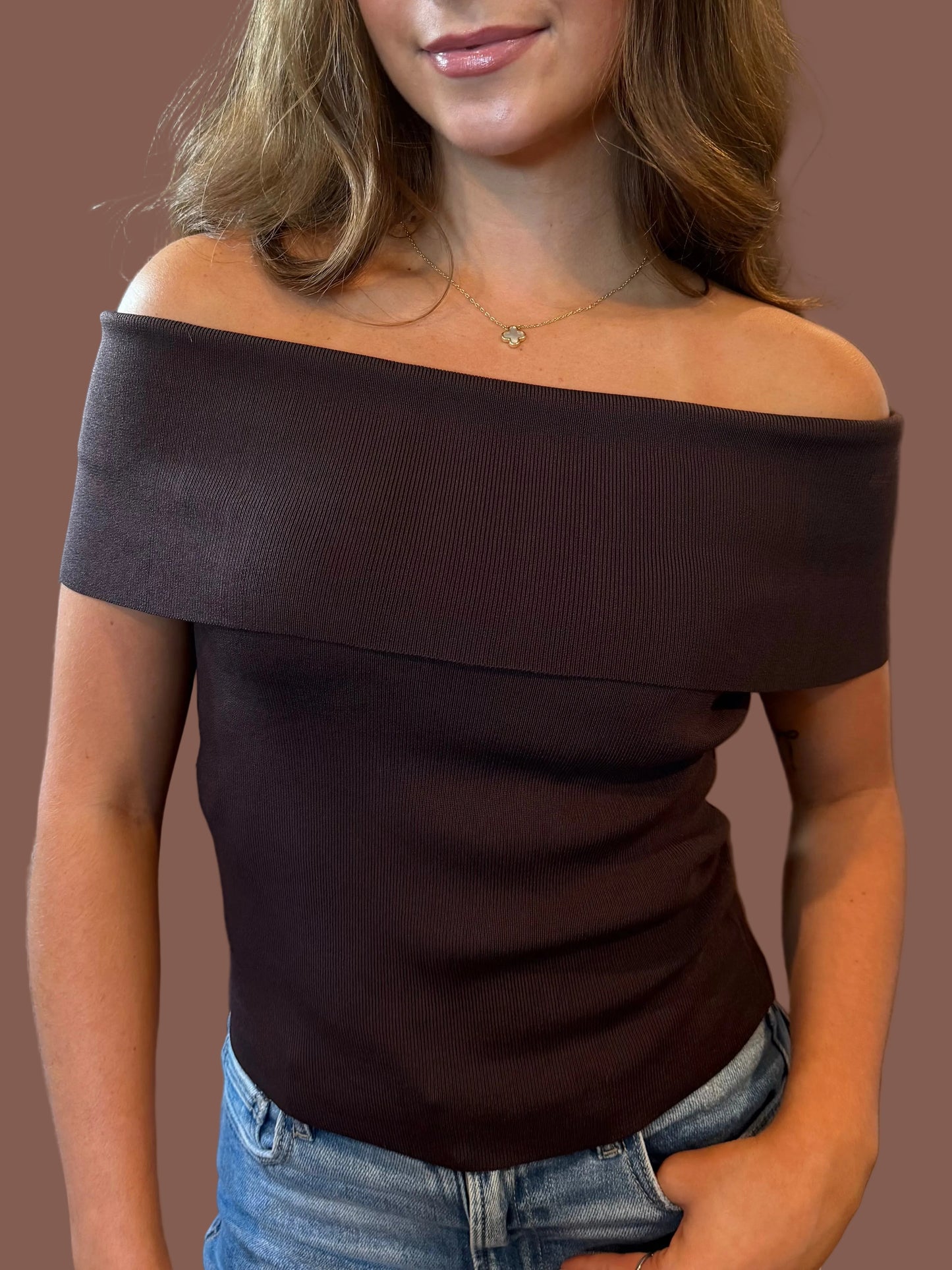Arrow Off-The-Shoulder Ribbed Top in Brown