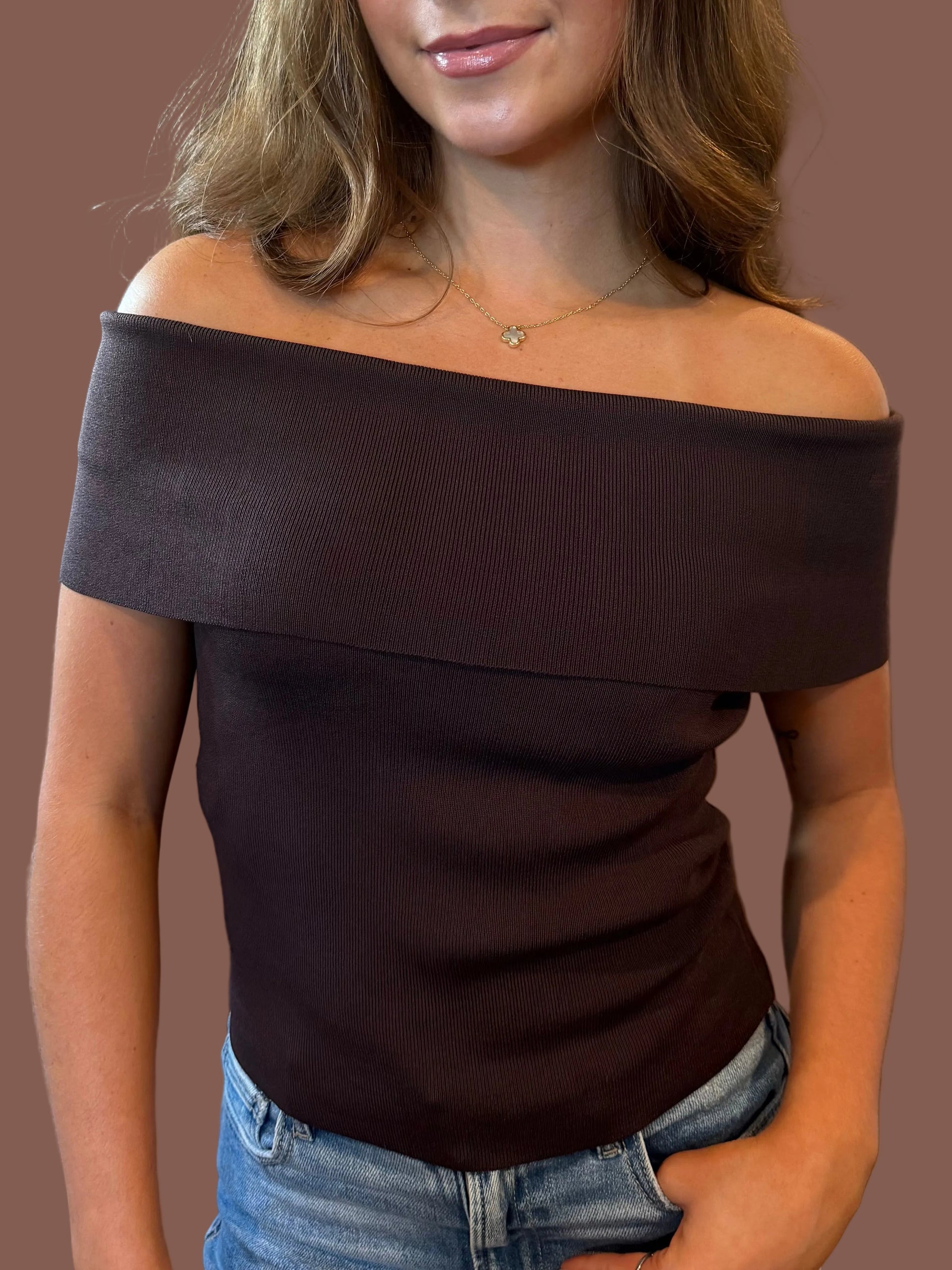 Arrow Off-The-Shoulder Ribbed Top in Brown
