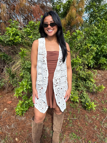 Daisy Crochet Vest in Off White