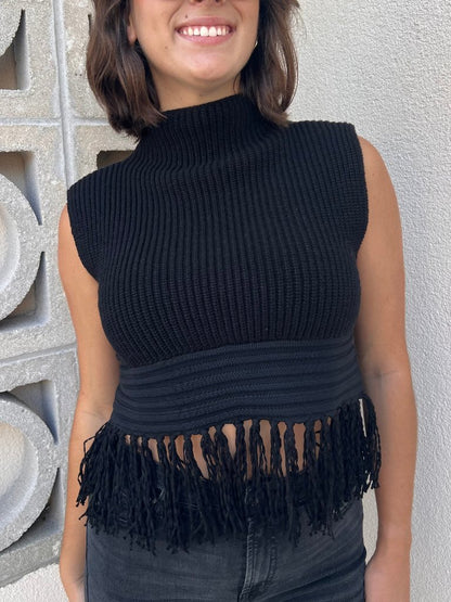 KASSIE FRINGE SLEEVELESS SWEATER TOP IN BLACK