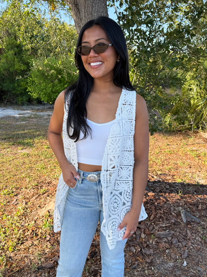 Daisy Crochet Vest in Off White