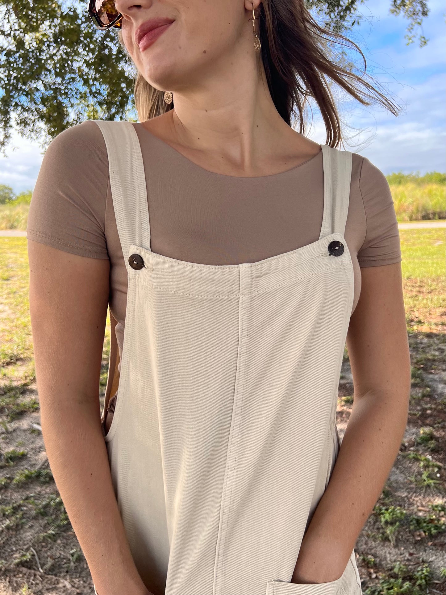 TATE SHORT SLEEVE TOP IN TAUPE