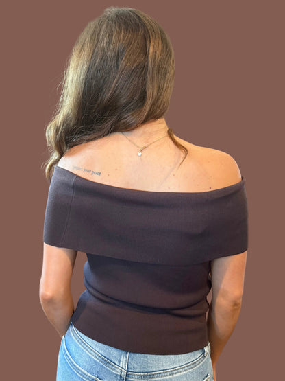 Arrow Off-The-Shoulder Ribbed Top in Brown