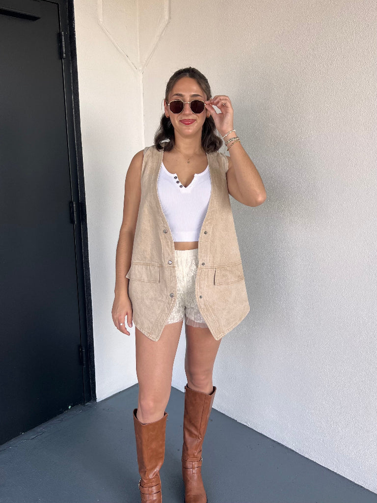 WYATT DENIM VEST IN SAND