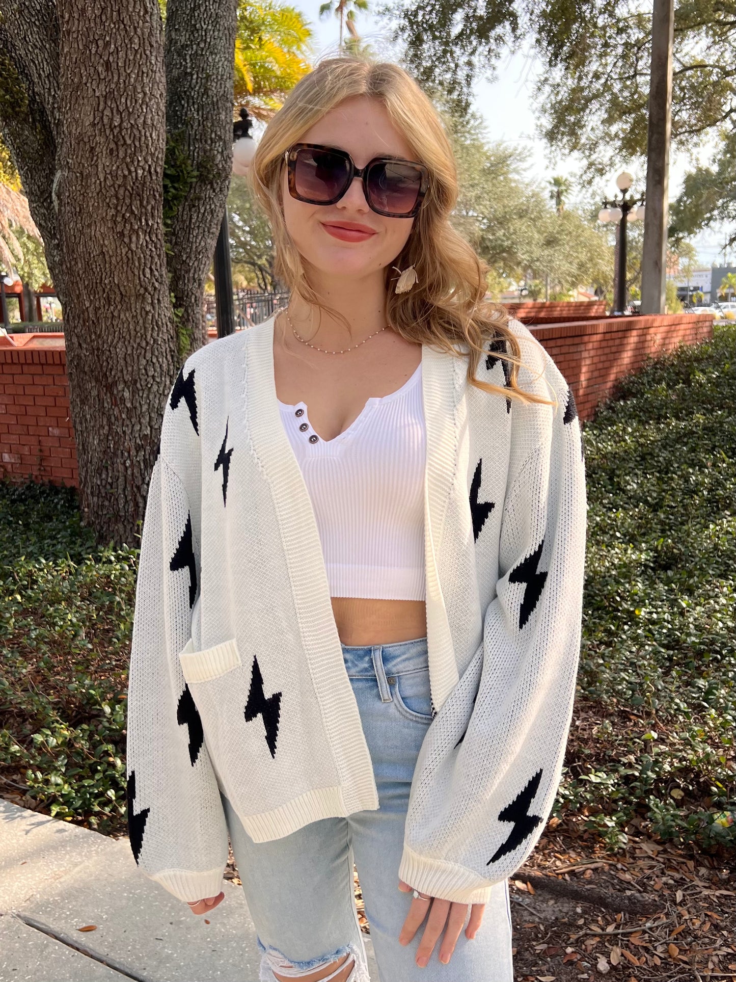 AMALIE BOLT CARDIGAN IN WHITE