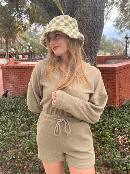 EMA BUCKET HAT IN OLIVE