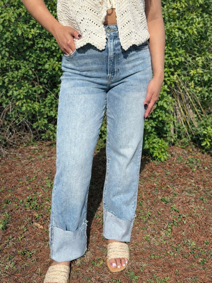 Marlowe High Rise Straight Jeans in Medium Wash