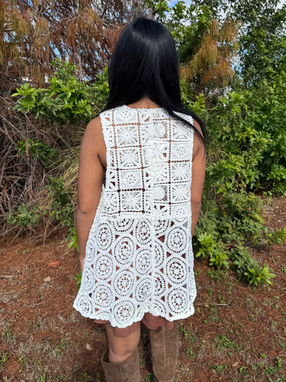 Daisy Crochet Vest in Off White